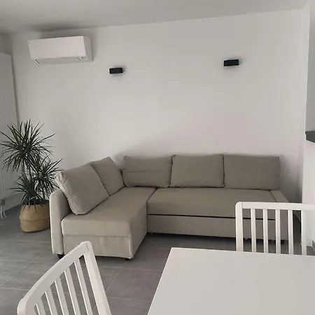 Marina 3p Avec Clim, Terrasse, Quai Privatif, Proche - 6 Couchages - Fr-1-731-73 * Le Grau-du-Roi