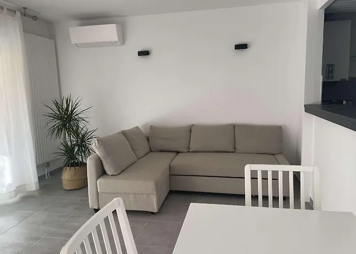 Marina 3p Avec Clim, Terrasse, Quai Privatif, Proche - 6 Couchages - Fr-1-731-73 * Le Grau-du-Roi