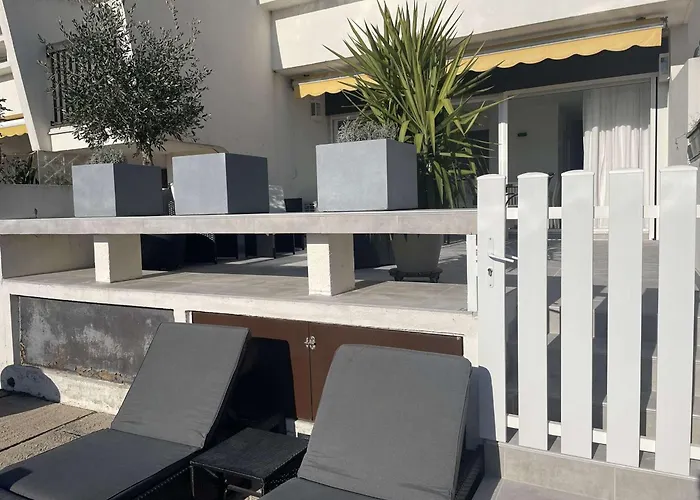 Apartmán Marina 3p Avec Clim, Terrasse, Quai Privatif, Proche - 6 Couchages - Fr-1-731-73